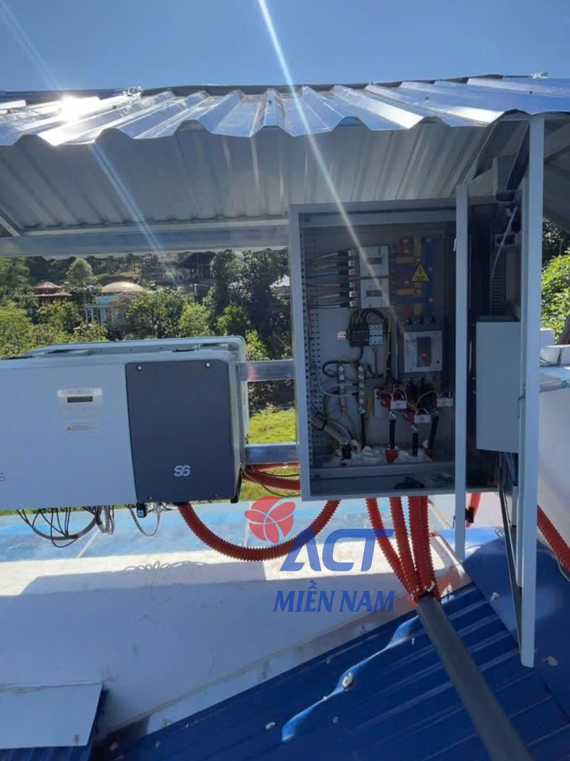 Top đơn vị thi công điện mặt trời uy tín tại khu vực Miền Nam 3 Dich vu thi cong nang luong HCM img scaled