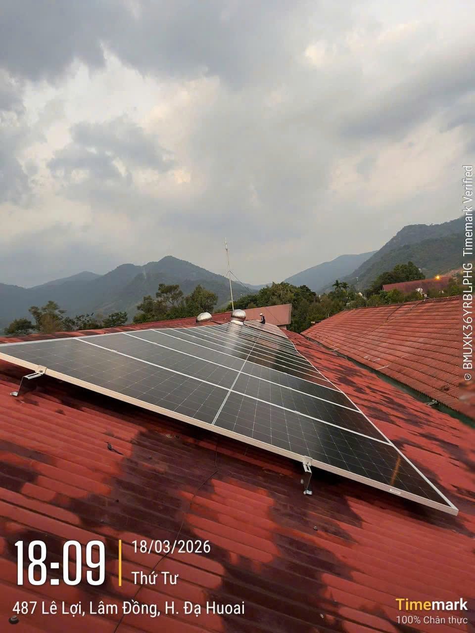 Thi công xây lắp hệ NLMT hòa lưới bám tải 6 Thi công xây lắp hệ NLMT hòa lưới bám tải
